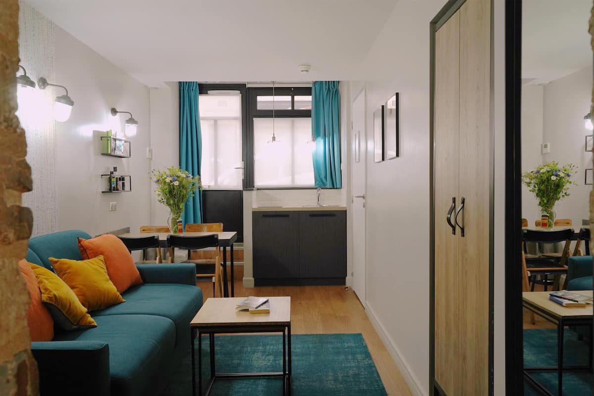 Standard Apartment, 1 King Bed, Non Smoking, Kitchen | Premium bedding, pillowtop beds, in-room safe, desk