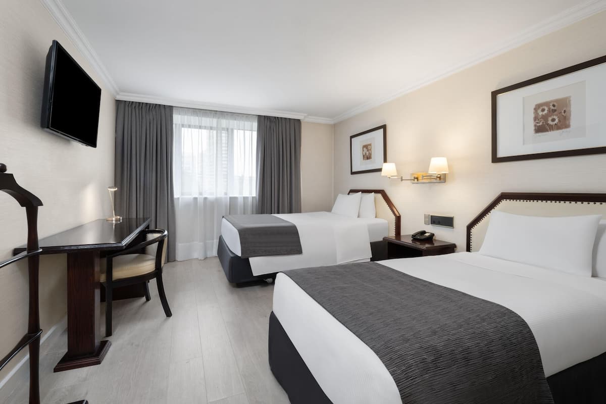Roba de llit d'alta qualitat, cobrellits i minibar