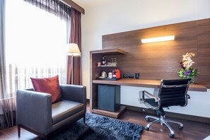 Superior Room | Minibar, in-room safe, desk, laptop workspace