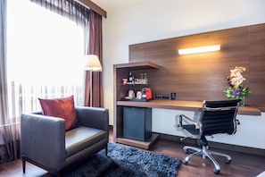 Superior Room | Minibar, in-room safe, desk, laptop workspace