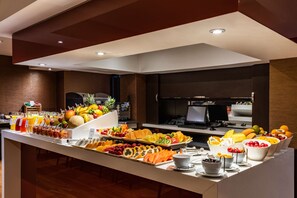 Tägliches Frühstücksbuffet gegen Gebühr