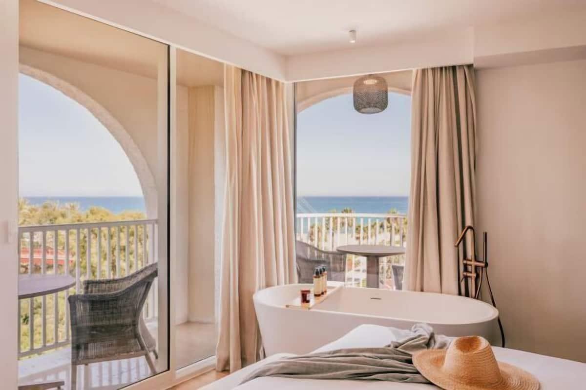 Premium bedding, free WiFi, bed sheets