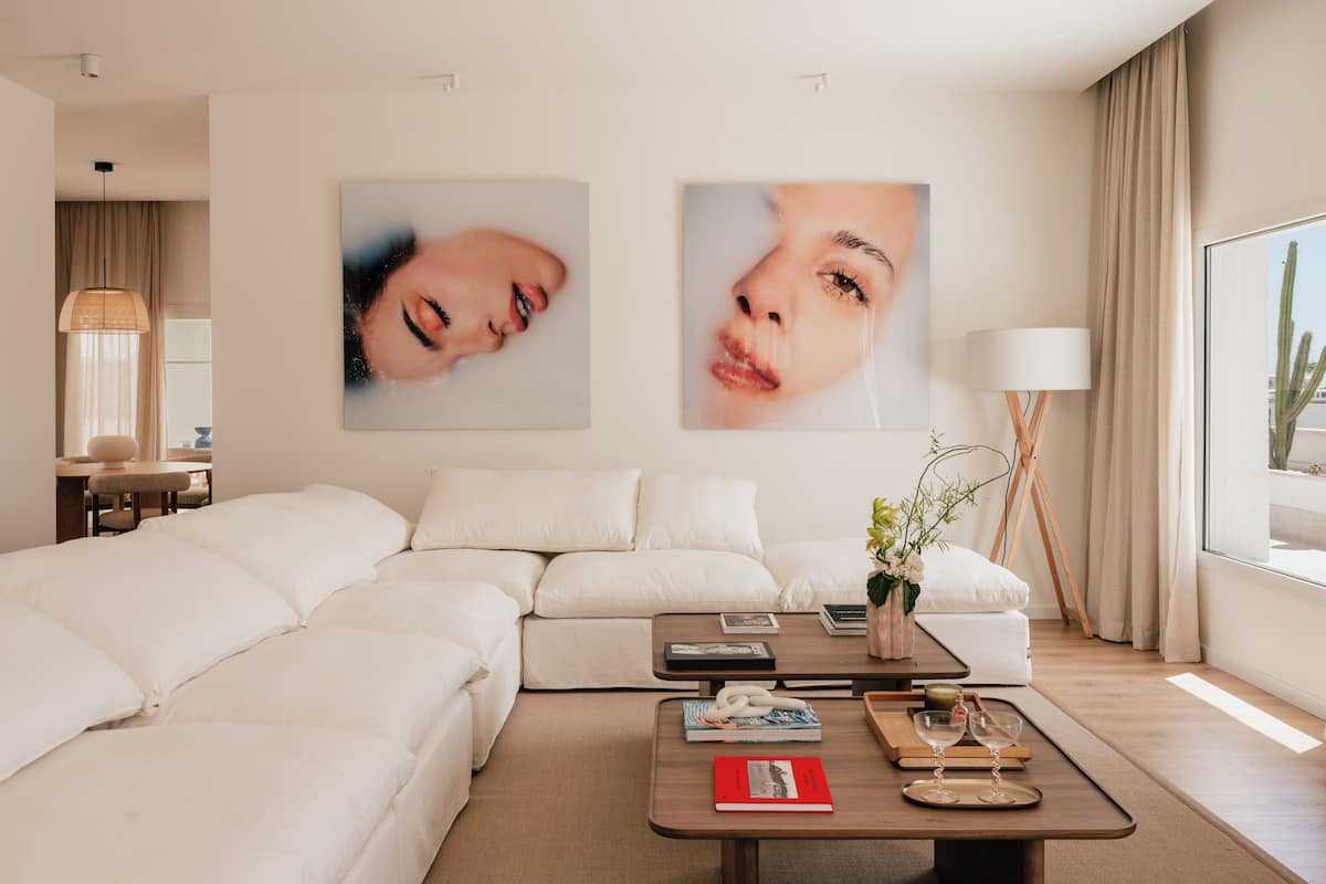 Télévision à écran plasma de 32 pouces avec chaînes par satellite