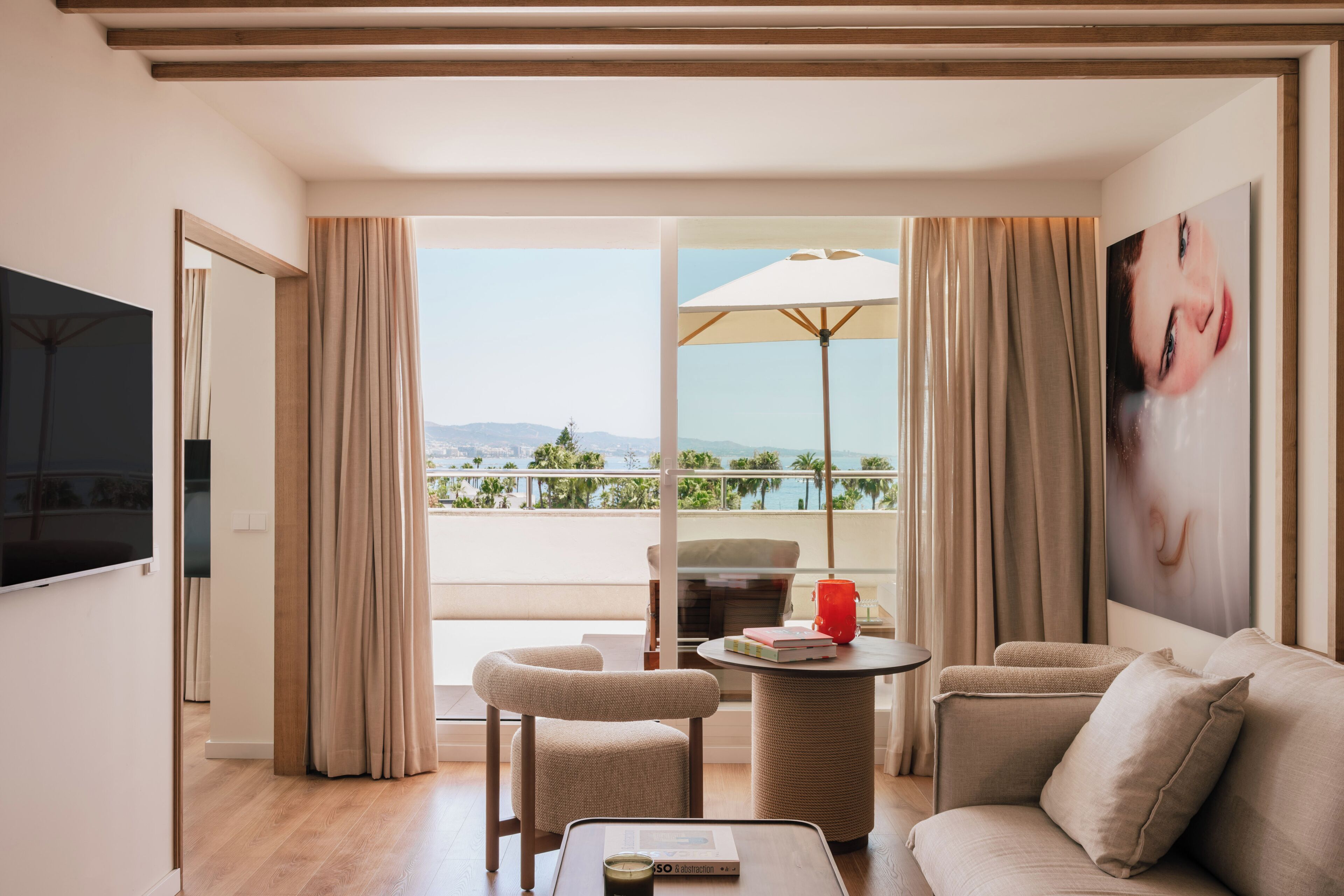 Premium bedding, in-room safe, blackout curtains, free WiFi