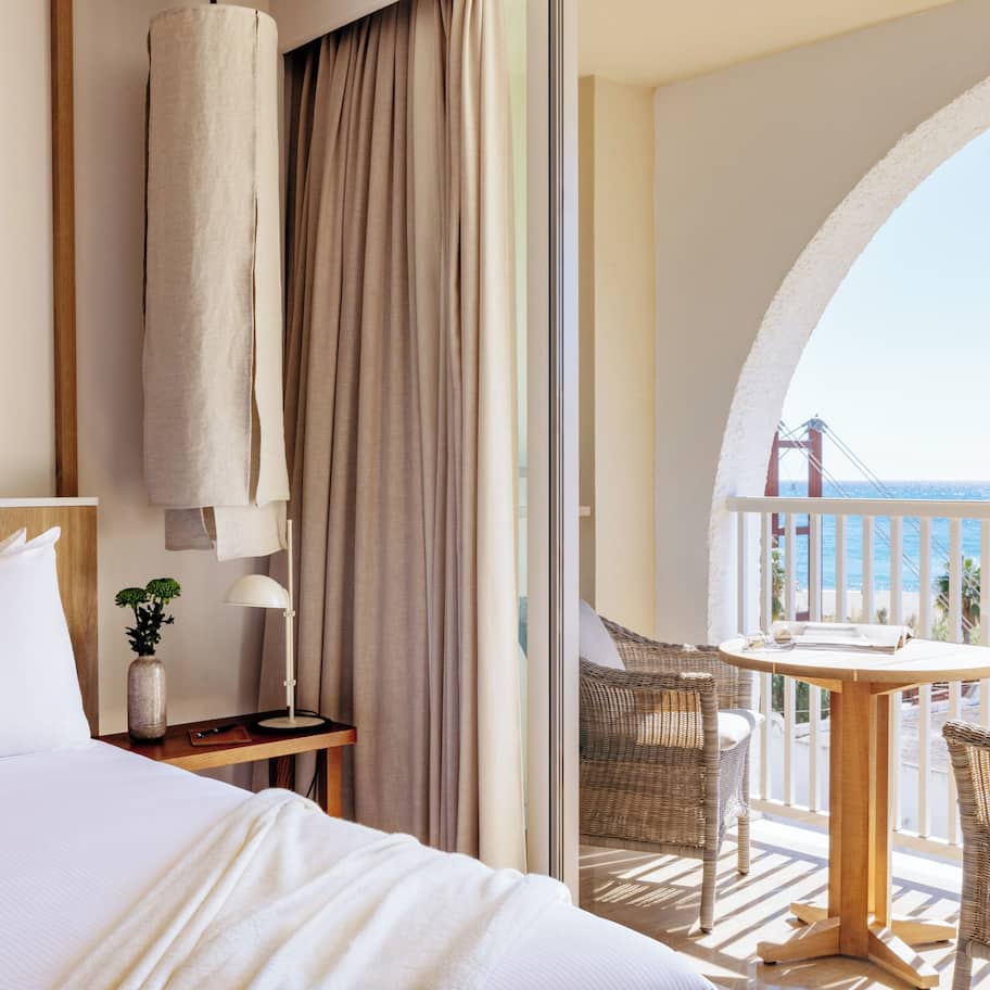 Premium bedding, in-room safe, blackout drapes, free WiFi