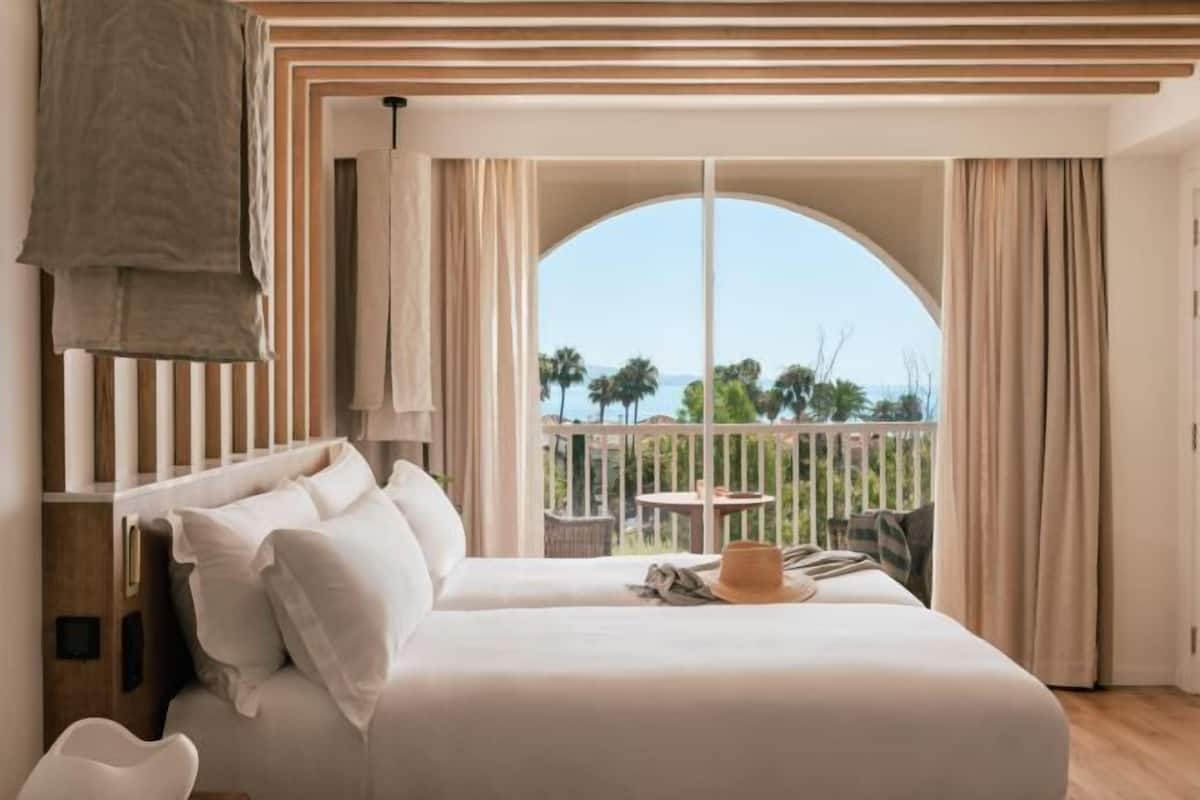 Premium bedding, free WiFi, bed sheets