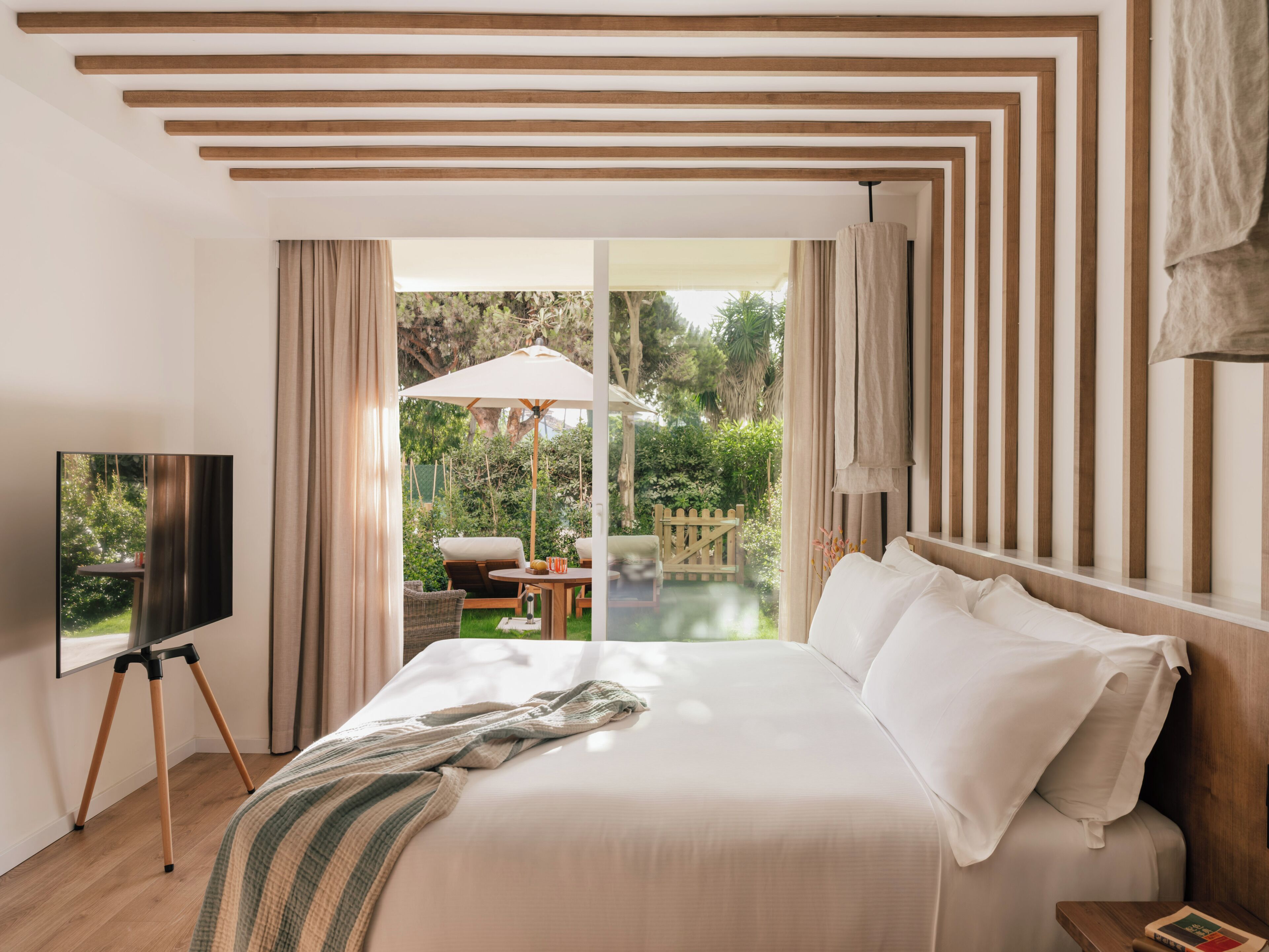 Luxe beddengoed, een kluis op de kamer, verduisterende gordijnen