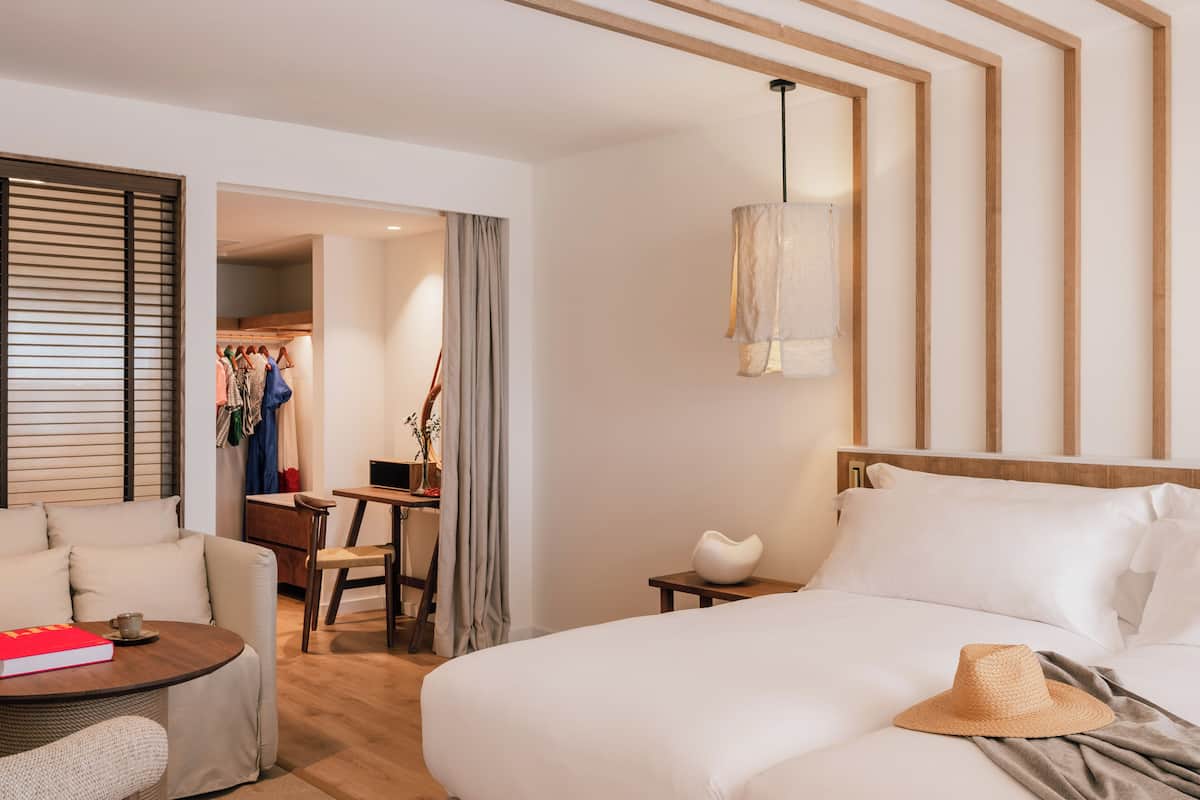 1 bedroom, premium bedding, minibar, in-room safe
