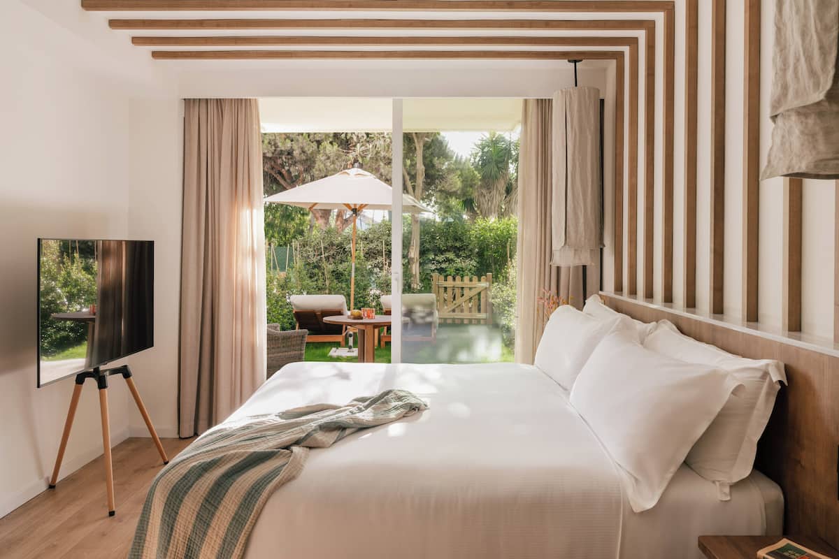 1 bedroom, premium bedding, minibar, in-room safe