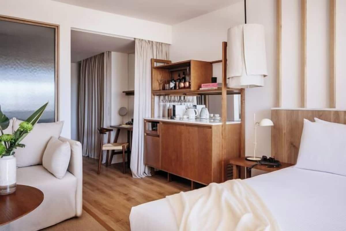 1 bedroom, premium bedding, minibar, in-room safe