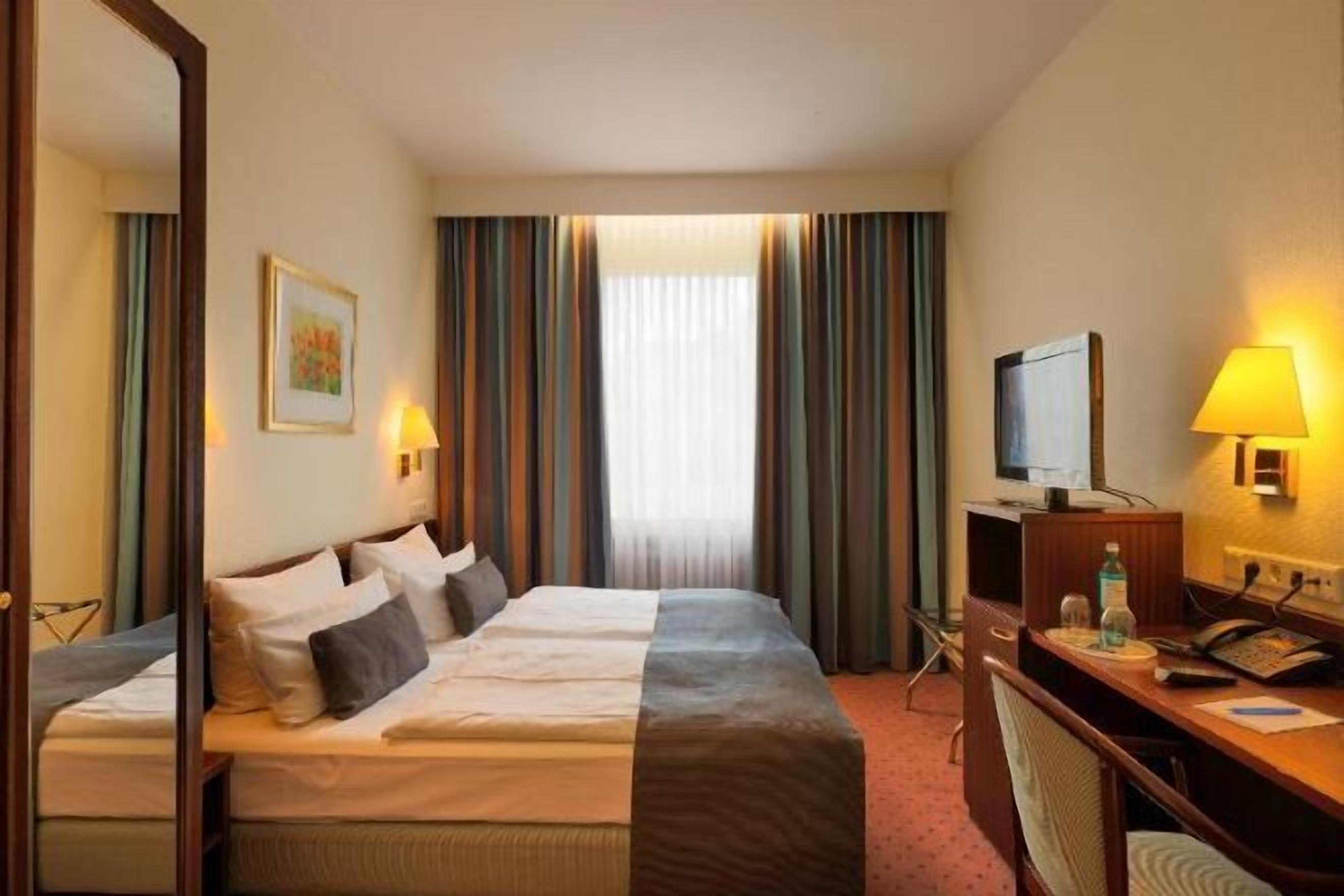 Premium bedding, pillowtop beds, in-room safe, desk