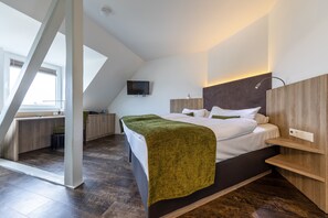 Comfort Double Room | Premium bedding, pillow-top beds, in-room safe, desk - Trip Inn Hotel Esplanade (Düsseldorf)
