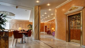 Interior entrance - Centro Hotel Residence (Bonn)