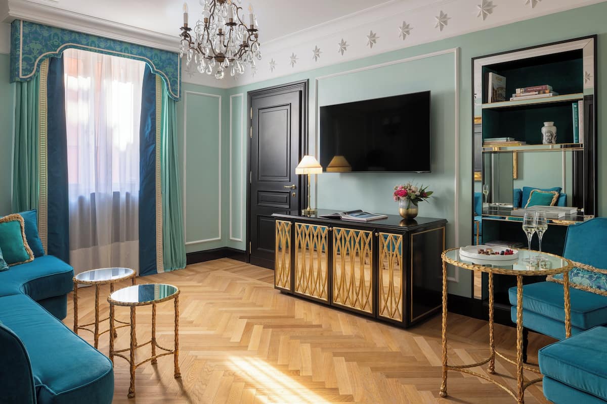 Suite | 1 bedroom, premium bedding, minibar, in-room safe