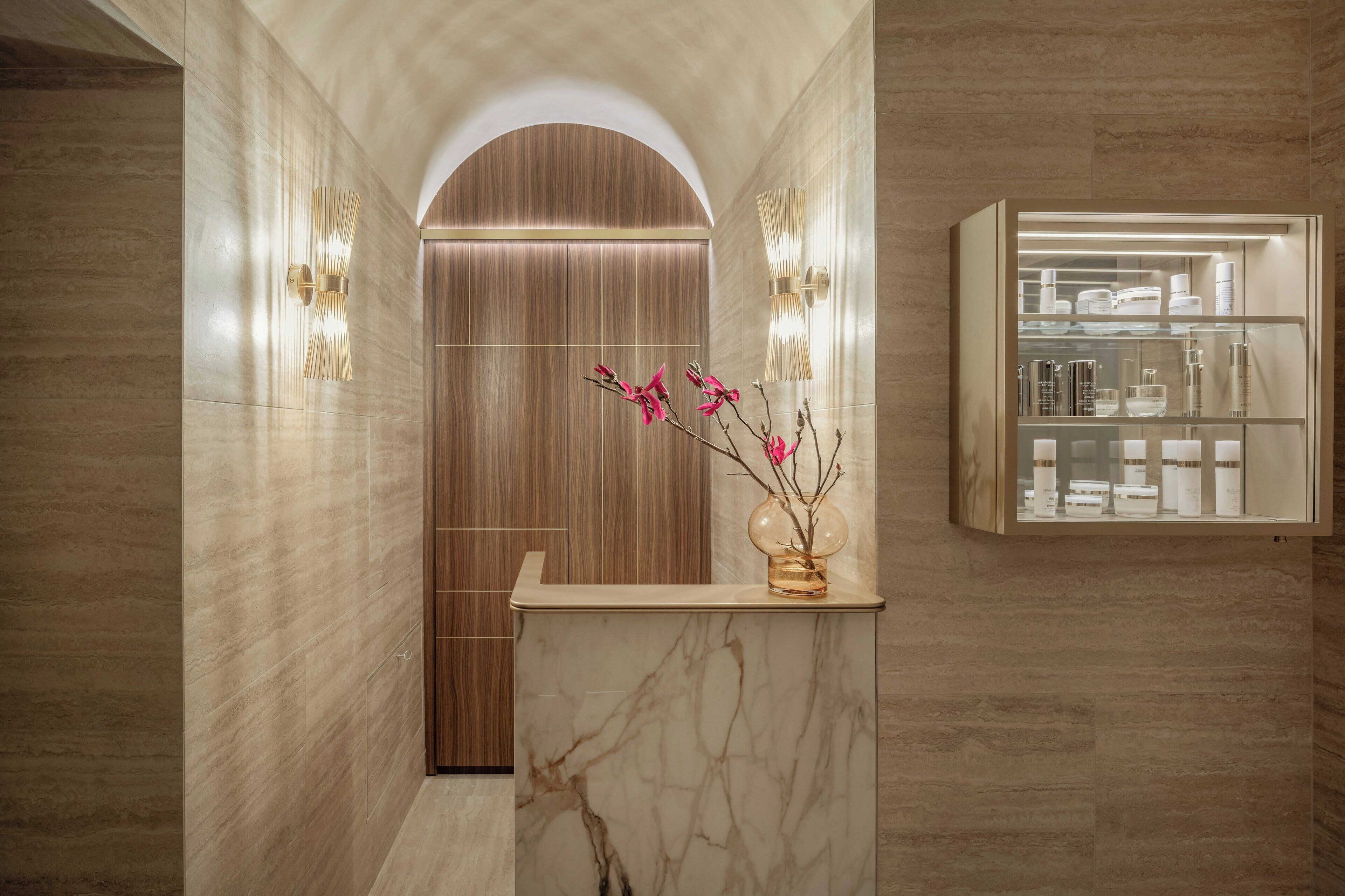 Couples treatment rooms, body treatments, facials, massages