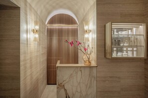 Couples treatment rooms, body treatments, facials, massages