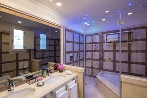 1 bedroom, premium bedding, minibar, in-room safe