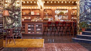 A bar area with a patterned ceiling, bar stools, and a counter with various items. - Max Brown Hotel Midtown, part of Sircle Collection (Düsseldorf)