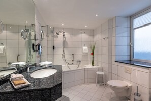 Hypo-allergenic bedding, minibar, in-room safe, desk - TRIP INN Hotel Uebachs (Düsseldorf)