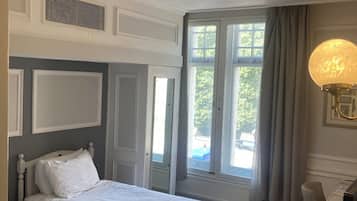 Standard Twin Room | Desk, iron/ironing board, travel cot, free WiFi