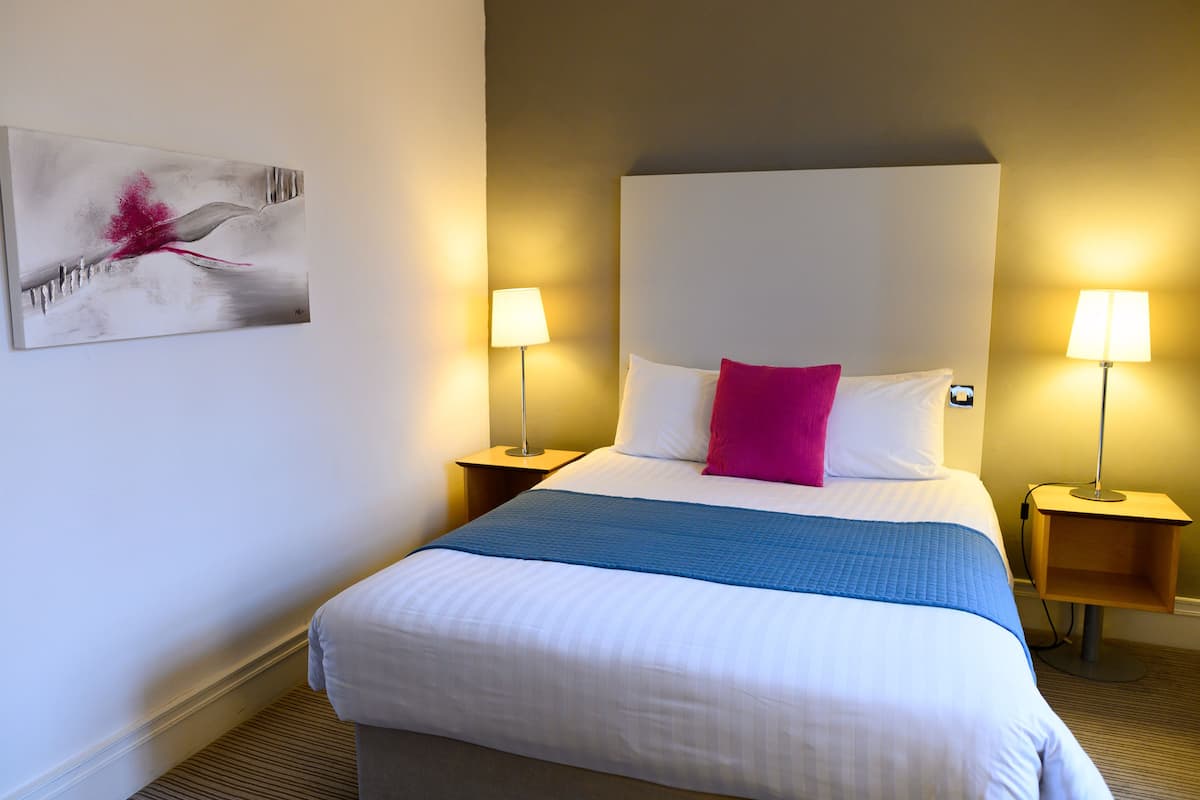 Standard Double Room | Desk, iron/ironing board, travel crib, free WiFi