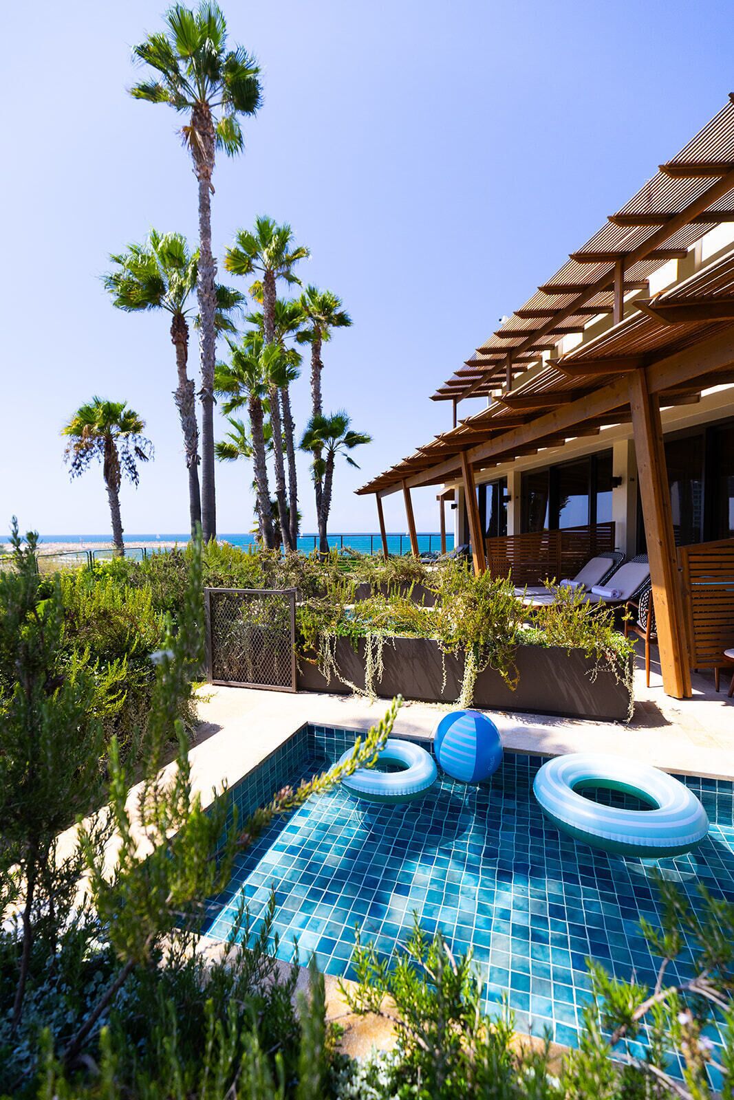 Garden Room with Outdoor tub