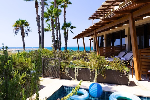 Garden Room with Outdoor tub | Minibar, brankas, meja kerja, dan tirai kedap cahaya