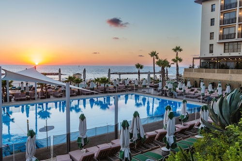 Dan Accadia Hotel