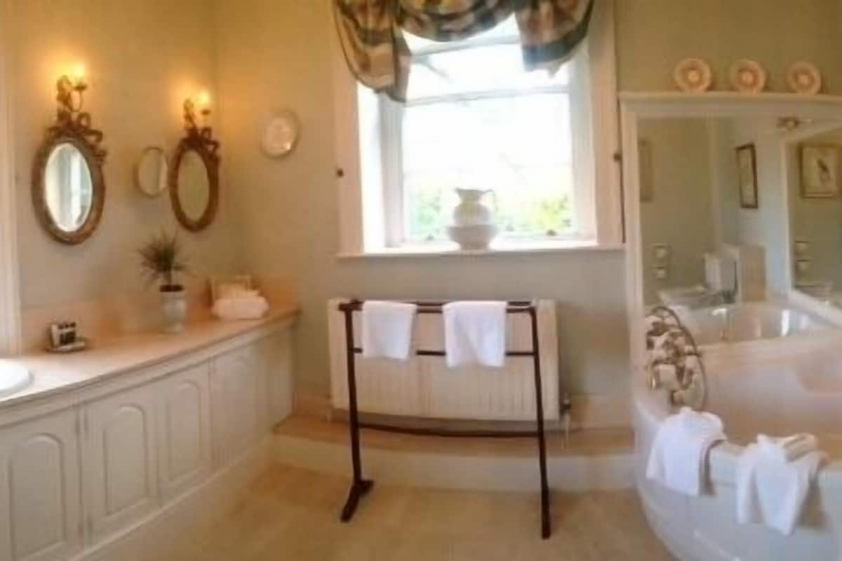 classic room | bathroom | designer toiletries, hair dryer, bathrobes, slippers