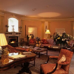 Lobby sitting area - Marlfield House (Gorey)