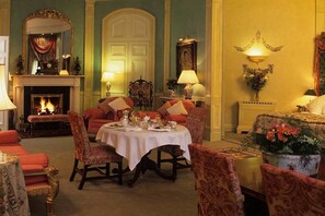 Suite | In-room dining - Marlfield House (Gorey)