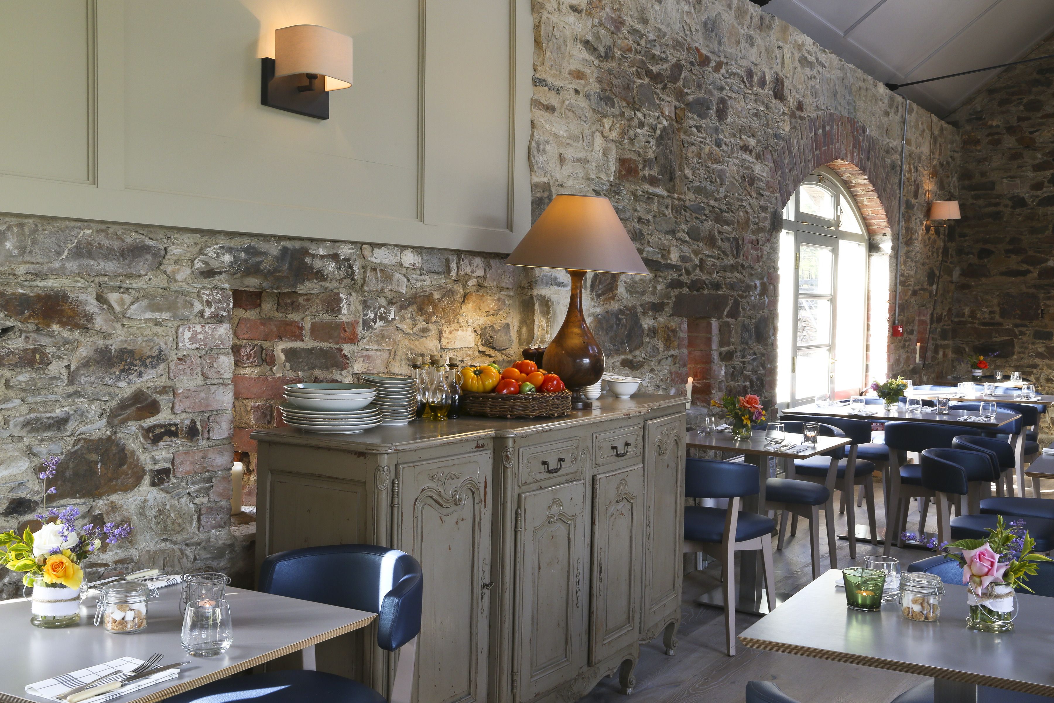 2 restaurants, breakfast, lunch, dinner served; international cuisine