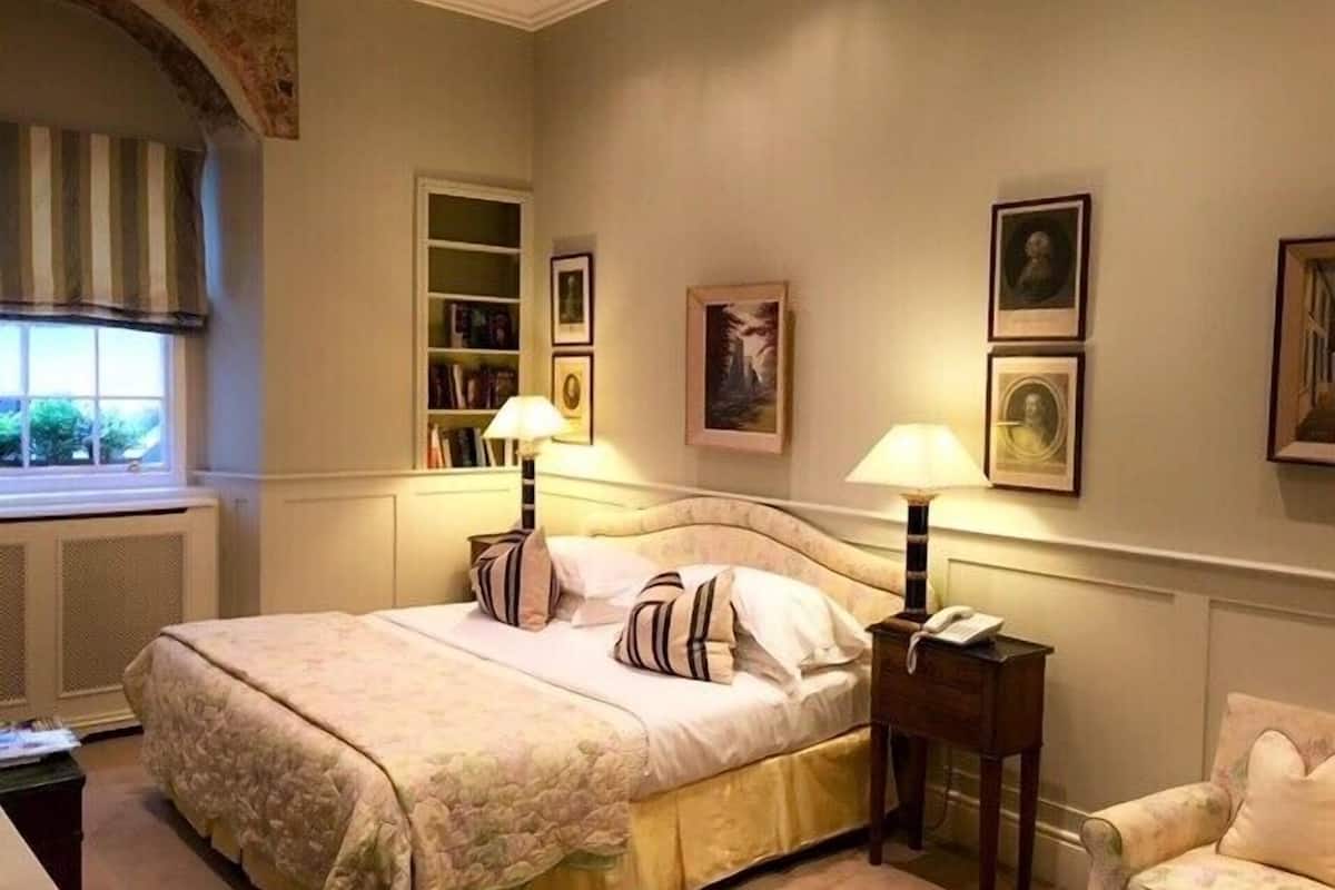 standard room | frette italian sheets, premium bedding, down duvets