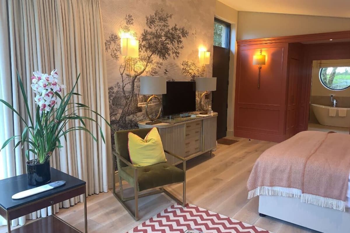 exclusive studio suite, lake view | frette italian sheets, premium bedding, down duvets