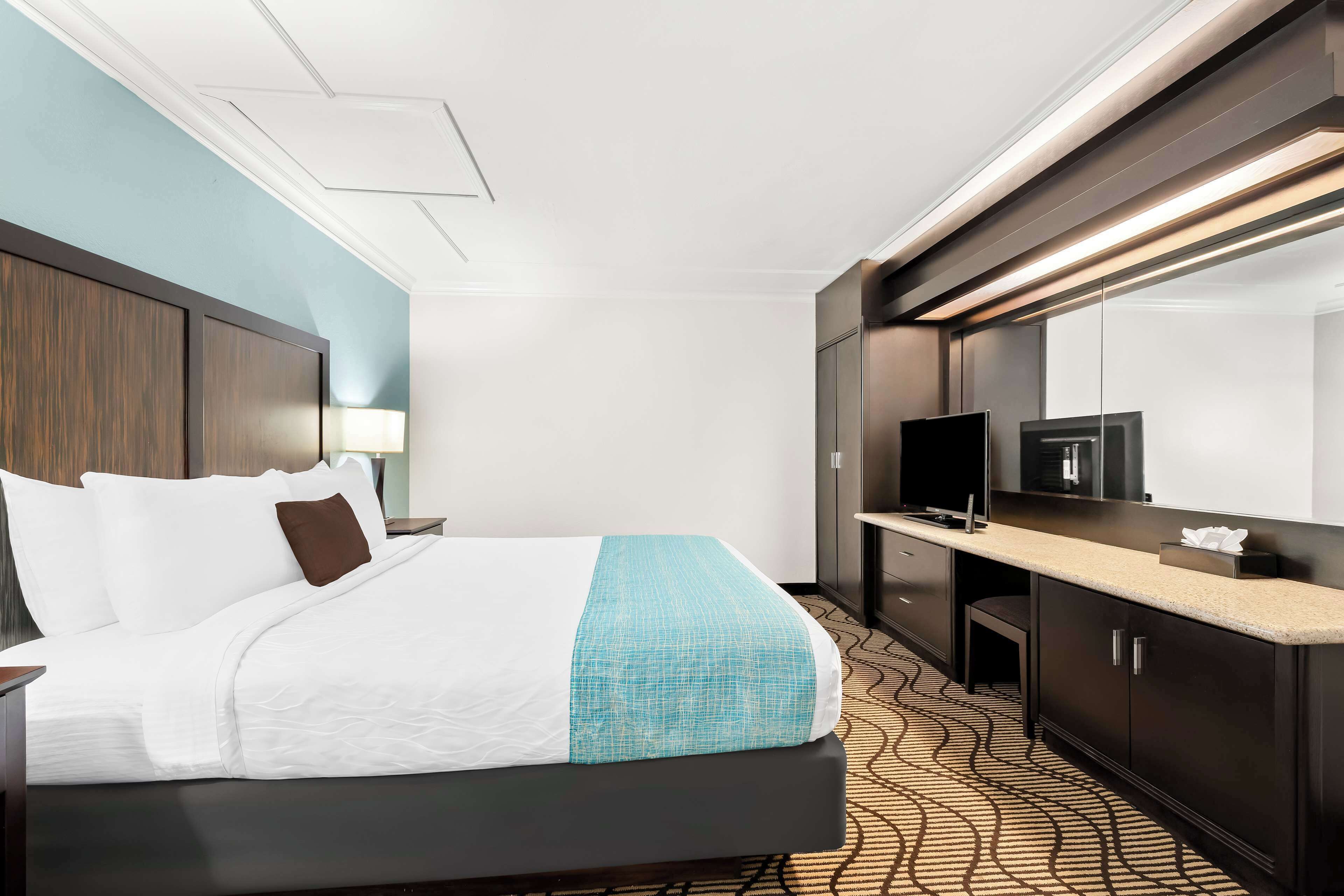 suite, multiple beds, non smoking, balcony (with sofabed) | 1 bedroom, premium bedding, in-room safe, desk