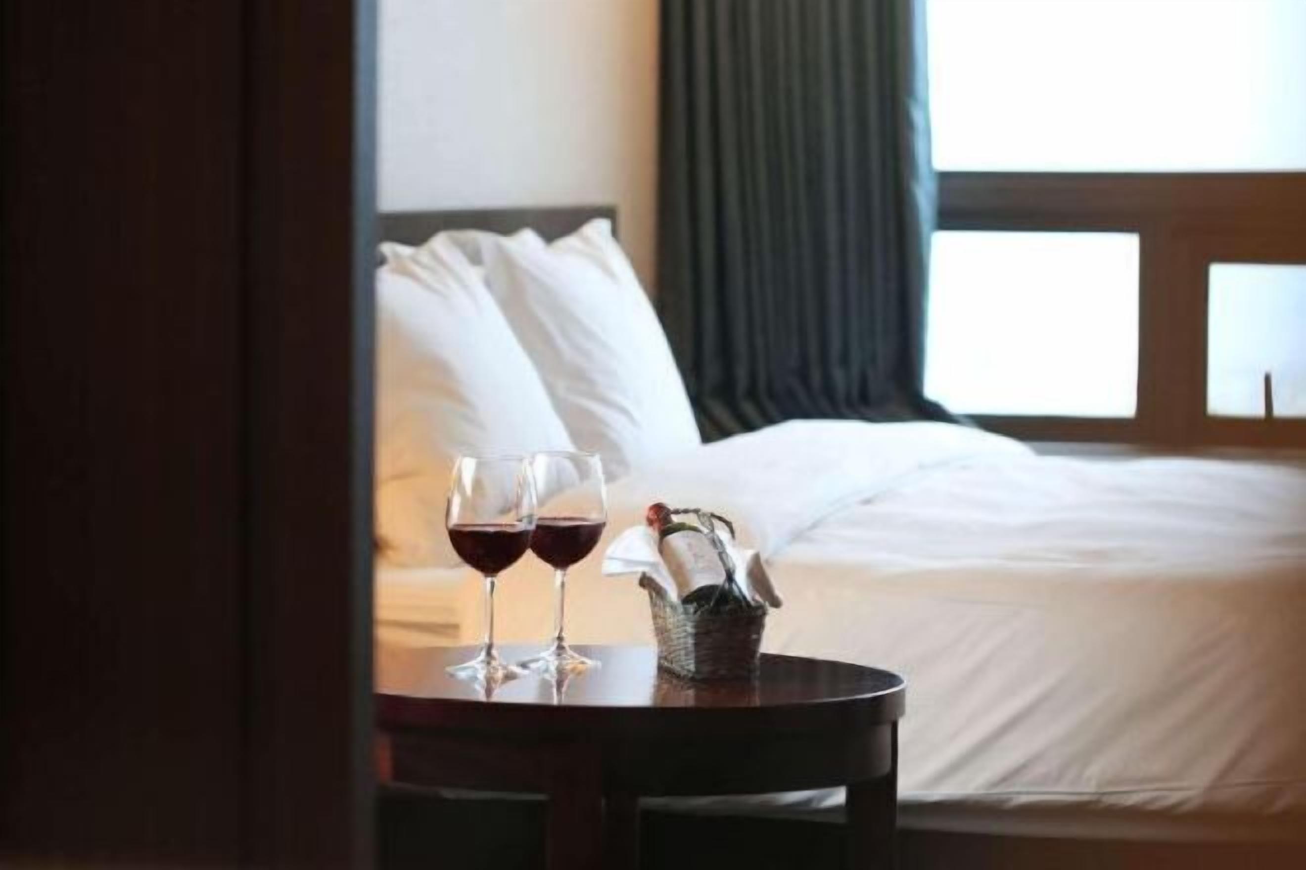 1 bedroom, premium bedding, in-room safe, desk