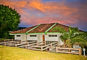 Vista frontal de la propiedad