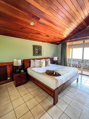 Superior-Doppelzimmer, 2 Doppelbetten, Balkon, Gartenblick | Zimmersafe, Schreibtisch, Babybetten, kostenlose Zustellbetten