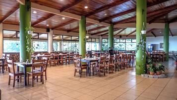 Se sirven desayunos, almuerzos, cenas y cocina internacional