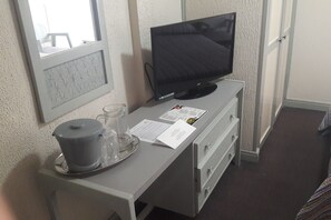 Down comforters, in-room safe, individually furnished, desk - Hotel Vesuvio (San José)