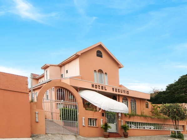Front of property - Hotel Vesuvio (San José)