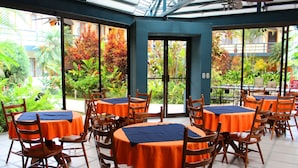 Free daily continental breakfast - Soluxe El Sesteo Hotel (San José)