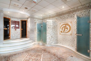 Sauna, tina de hidromasaje, baño de vapor y tratamientos corporales 