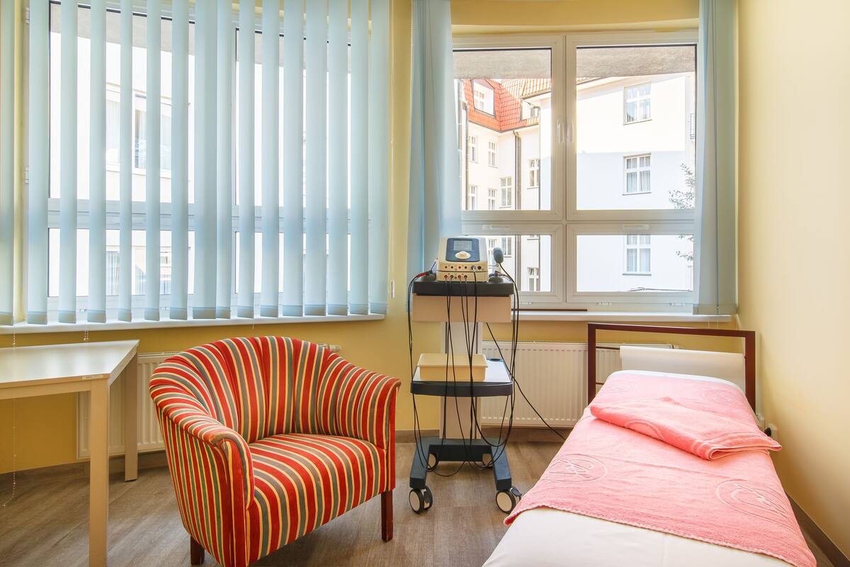 sauna, hot tub, steam room, body treatments, hydrotherapy, aromatherapy