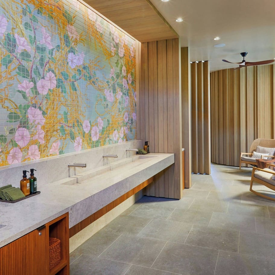 Couples treatment rooms, body treatments, aromatherapy