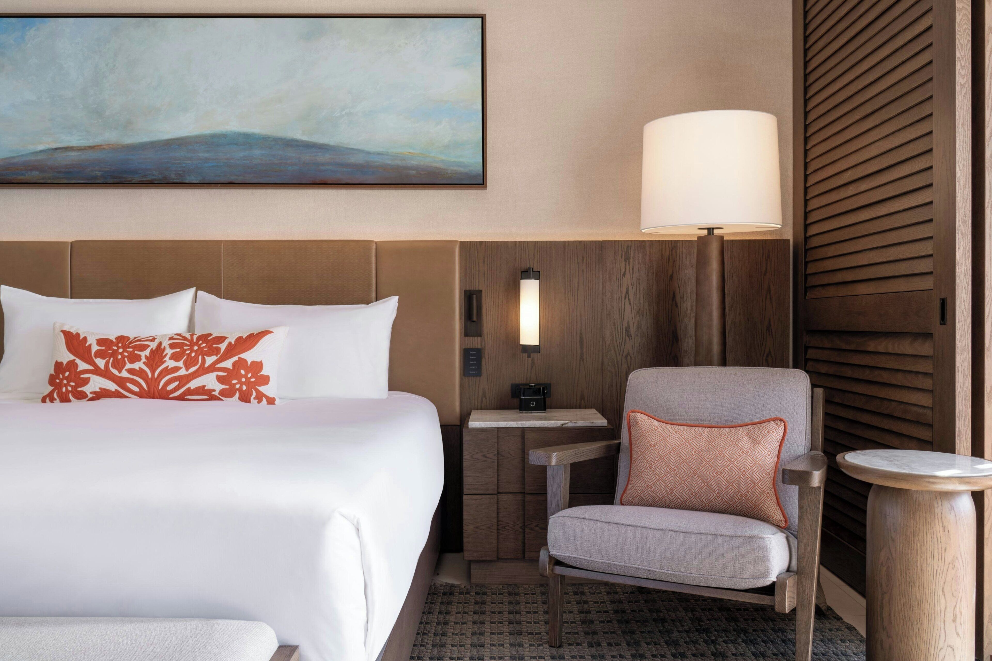 Premium bedding, in-room safe, desk, iron/ironing board