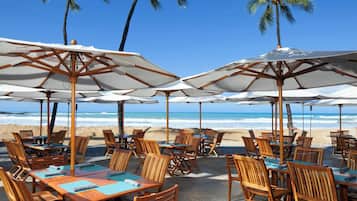 5 restaurants, breakfast, lunch, dinner served; American cuisine