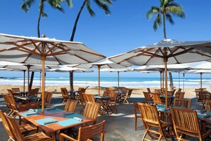 5 restaurants, breakfast, lunch, dinner served; American cuisine