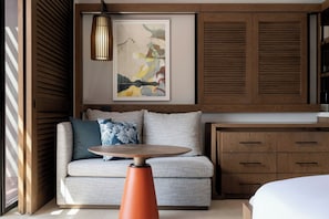Kamar Deluks, 1 Tempat Tidur Double, pemandangan lapangan golf, menara (Newly Renovated) | 1 kamar tidur, seprai premium, brankas, dan meja kerja