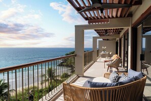 Hochwertige Bettwaren, Zimmersafe, Schreibtisch, Bügeleisen/Bügelbrett